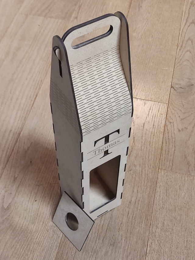 flaschenverpackung-mit-gravur Flaschenverpackung